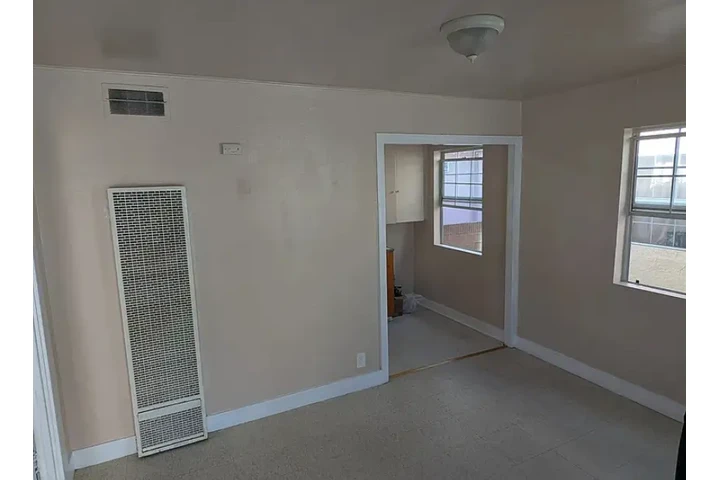 $999 : Casa De Renta En Maywood image 1