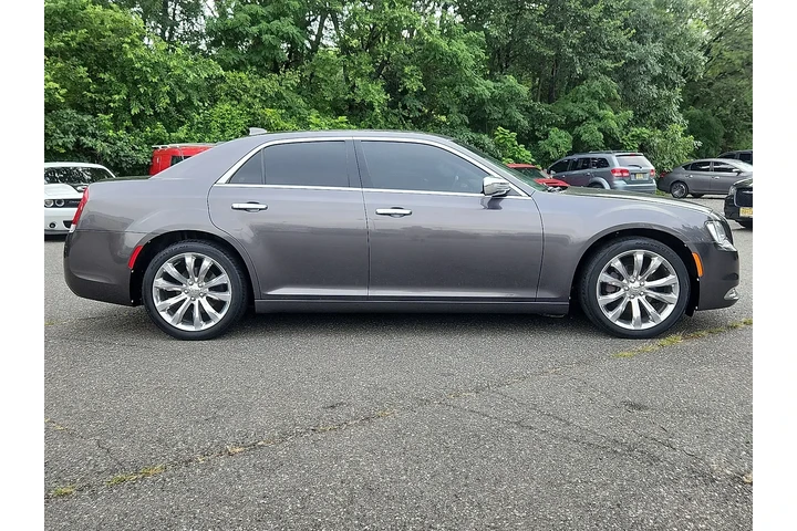$17695 : Chrysler 300 2019 Limited 4d image 6