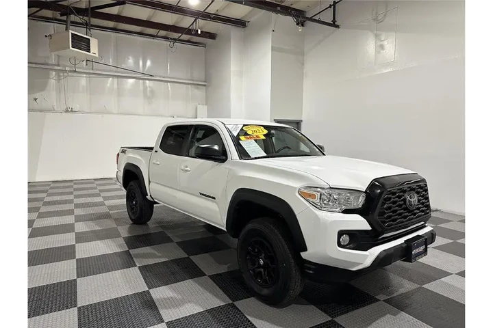 $31599 : Tacoma 2WD 2023 image 1