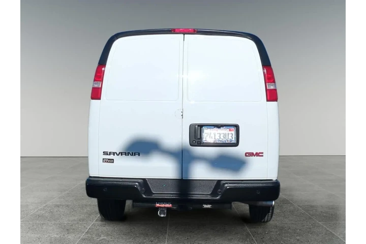 $32257 : GMC Savana 2023 2500 3dr Car image 4