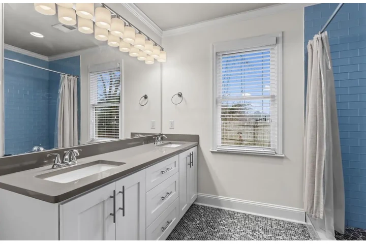 $1450 : 3Bed 2Bath House SW Atlanta image 10