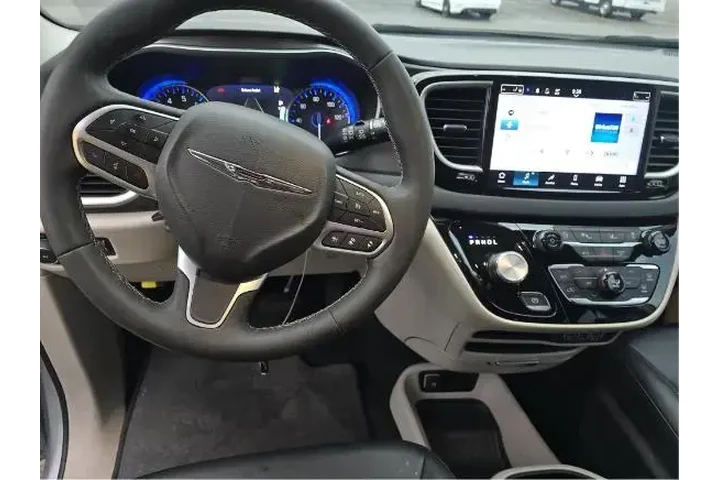 $31111 : Chrysler Pacifica 2024 Touri image 5