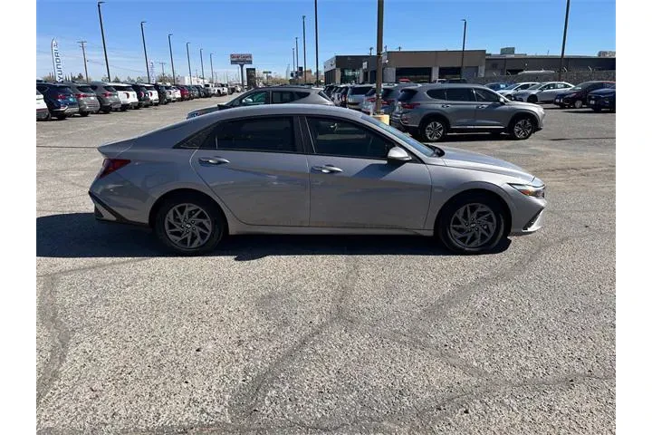 $22205 : Hyundai ELANTRA 2024 SEL 4dr image 9