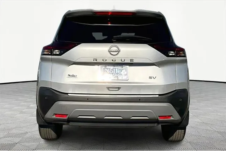 $21275 : Nissan Rogue 2023 SV 4dr Cro image 4