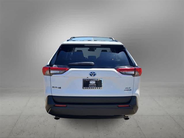 $27988 : Pre-Owned 2020 Toyota RAV4 Hy image 4
