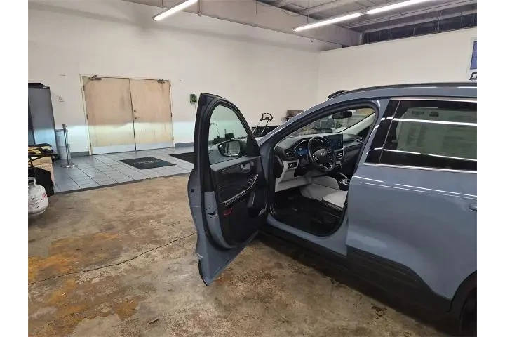 $29883 : Ford Escape Plug-In Hybrid 2 image 9