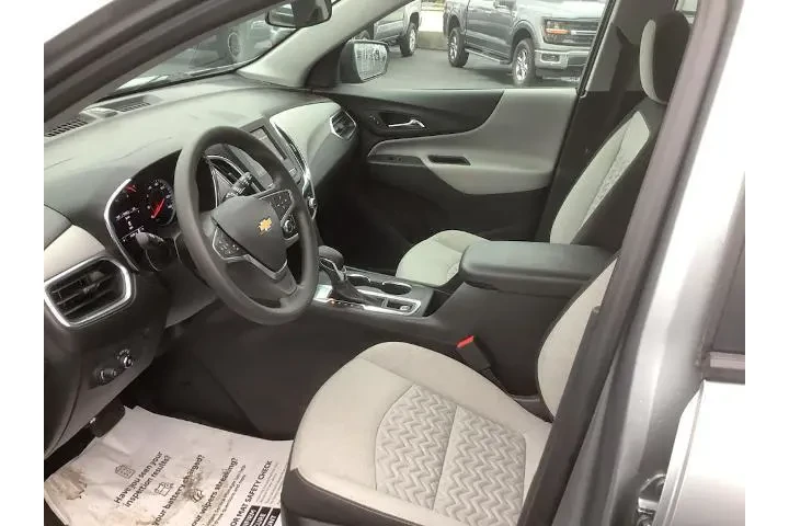 $19788 : Chevrolet Equinox 2023 LS 4d image 10