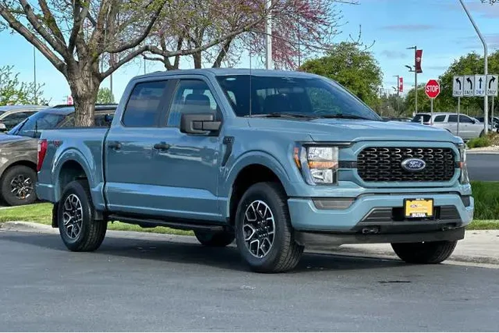 $35995 : Ford F-150 2023 4x4 XLT 4dr image 9