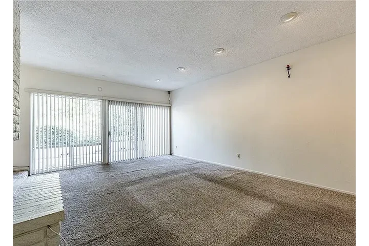 $1000 : 2218 El Capitan Dr, Riverside, image 3