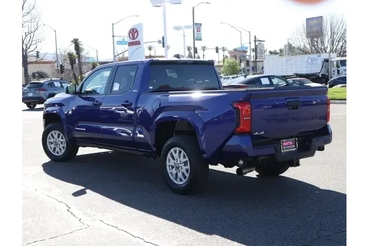$35650 : Toyota Tacoma 2025 4x4 SR5 4 image 6