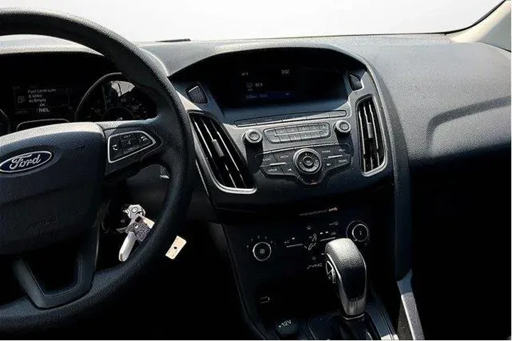 $15491 : Ford Focus 2018 SE 4dr Sedan image 6