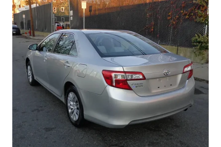 $9950 : 2014 Camry LE image 5