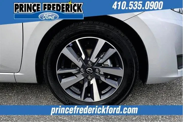 $14915 : Nissan Versa 2023 SV 4dr Sed image 9