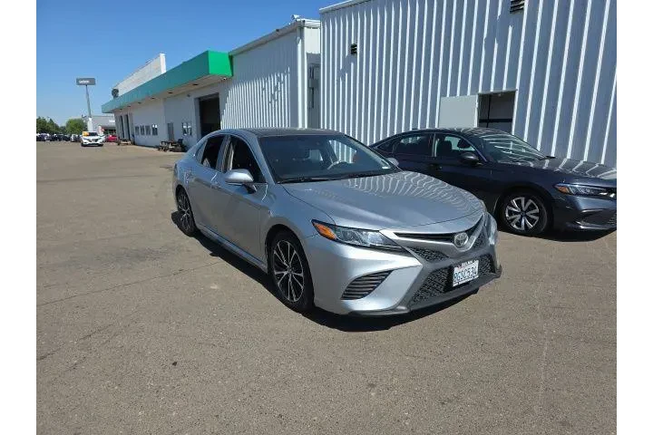 $18900 : Toyota Camry 2018 SE 4dr Sed image 1