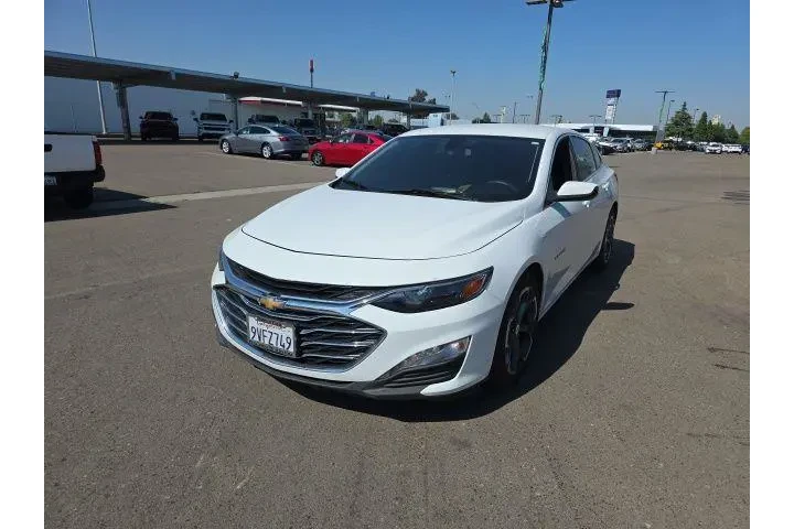 $13900 : Chevrolet Malibu 2021 LT 4dr image 3