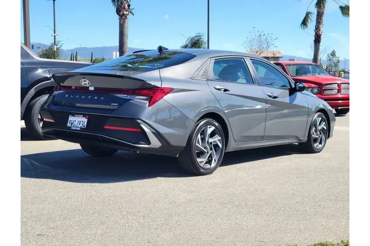 $23026 : Hyundai ELANTRA Hybrid 2025 image 2