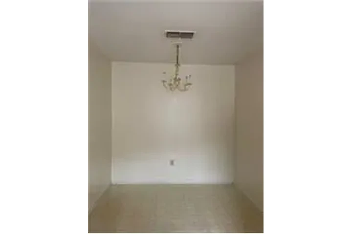 $775 : Rental property with 2 bedro image 5