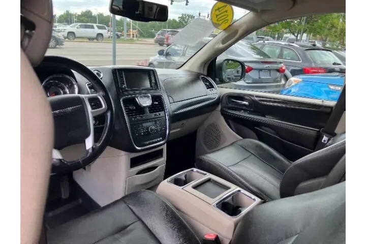 $8500 : 2014 Town and Country Touring image 10
