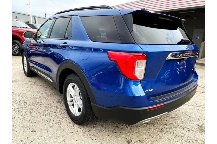 2022 Explorer XLT image 4