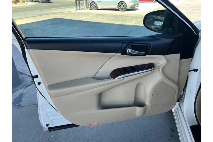 2012 Camry SE image 10