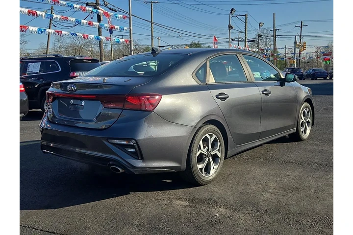 $12900 : 2019 Forte FE 6M image 6