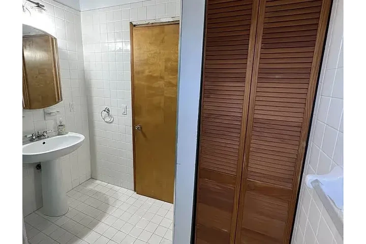 $1750 : HOUSE AVAILABLE NOW IN MIAMI image 4