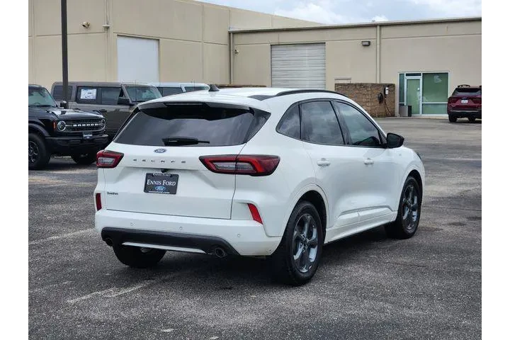 $18995 : Ford Escape 2023 ST-Line 4dr image 6