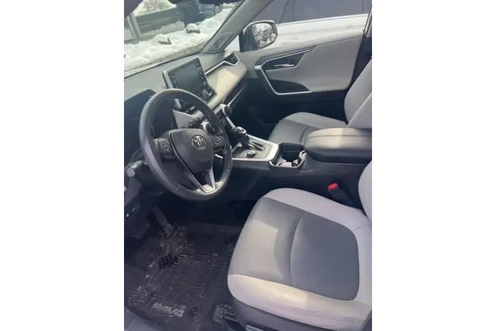 $32806 : Toyota RAV4 2021 AWD Limited image 3