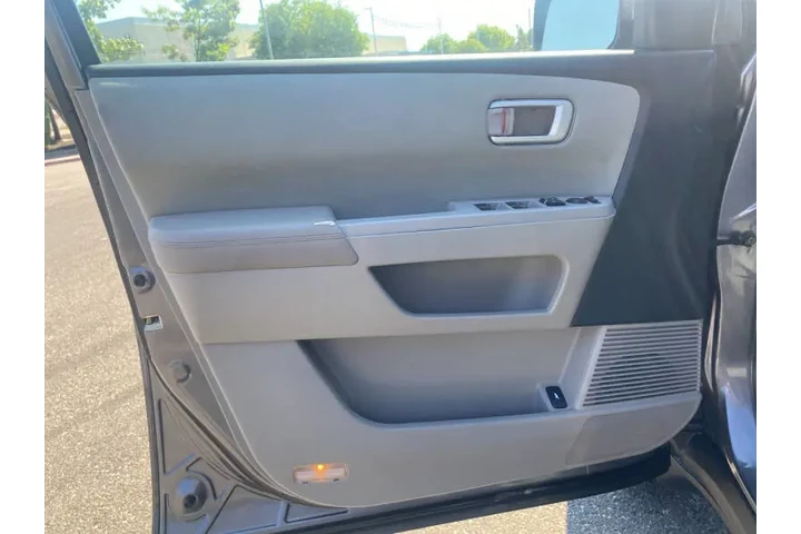 $10995 : 2014 Pilot LX image 7