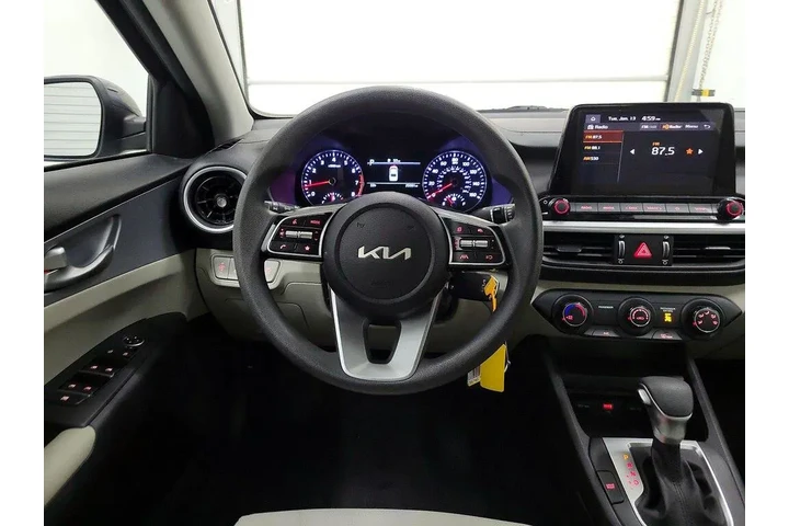 $17998 : Kia Forte 2023 LXS 4dr Sedan image 10