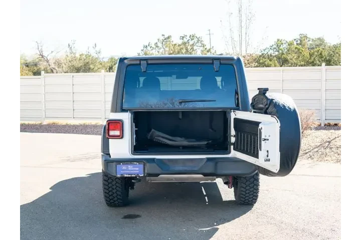 $31988 : 2023 Wrangler Willys image 6