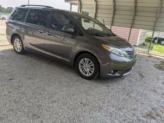 $12500 : 2017 TOYOTA SIENNA XLE PREMIUM image 4