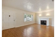 $2050 : Spacious 2 Bedroom in Lynwood thumbnail