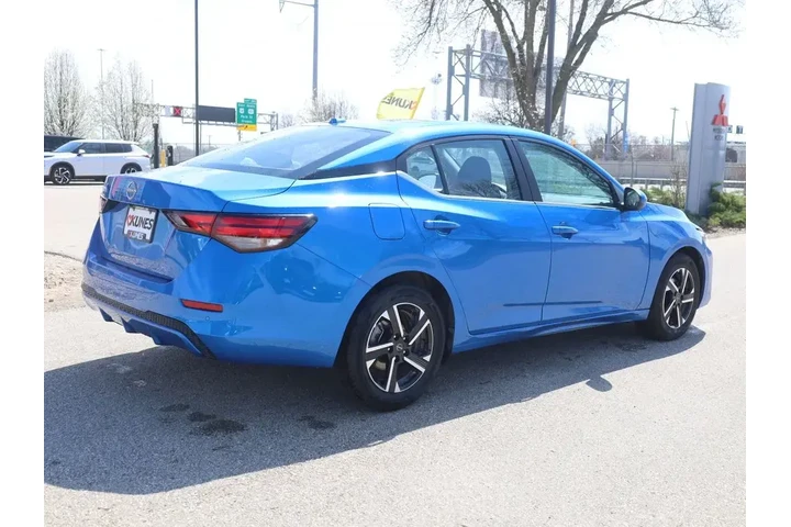 $21277 : Nissan Sentra 2025 SV 4dr Se image 10