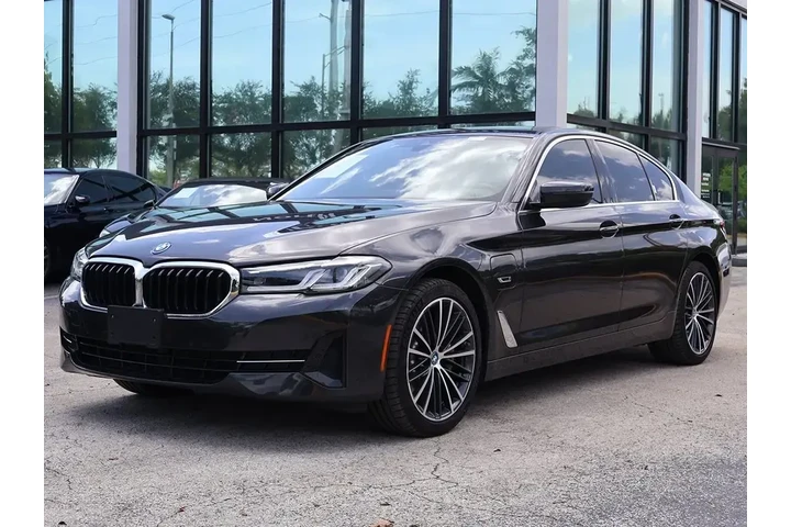 $33490 : BMW 5 Series 2023 530e 4dr S image 9