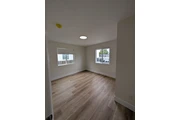 $3950 : 629 E 83rd St 90001 thumbnail