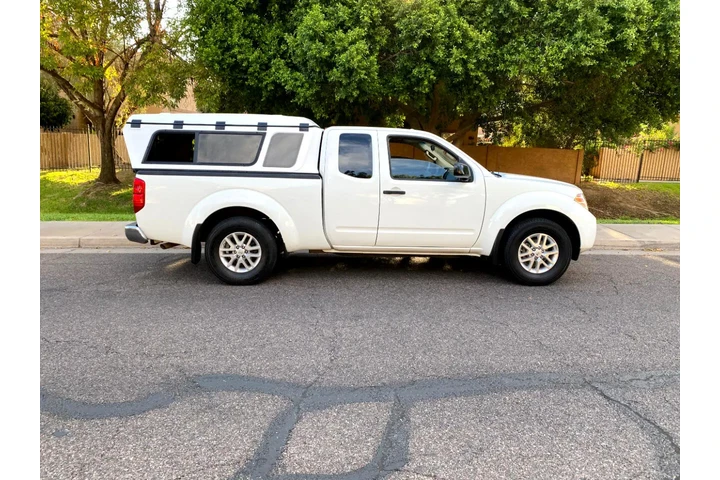 $9000 : 2017 Frontier SV image 2