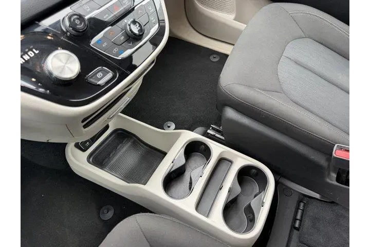 $20863 : Chrysler Voyager 2023 LX 4dr image 7