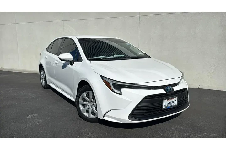 $24955 : Toyota Corolla Hybrid 2024 S image 1