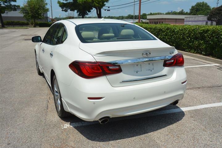 2019 Q70 3.7 Luxe image 9