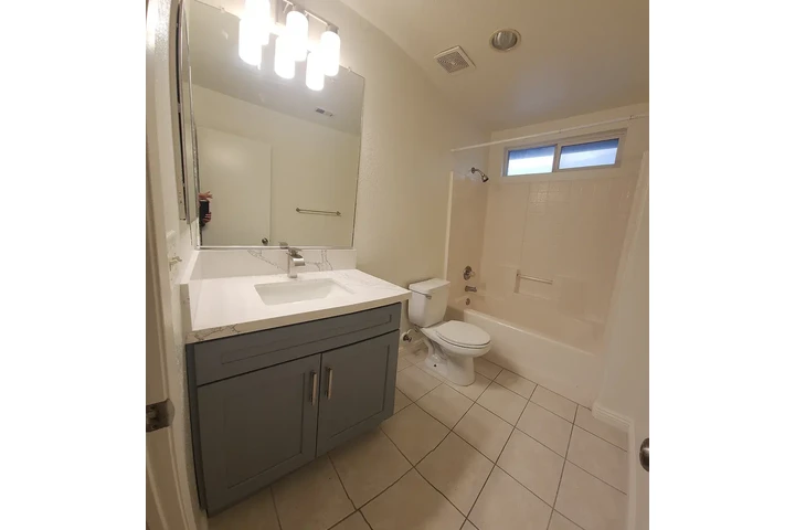 $1400 : Fontana - Renta Listo image 8