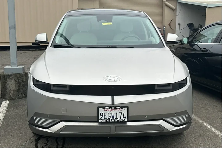 $29990 : Hyundai IONIQ 5 2023 AWD Lim image 5