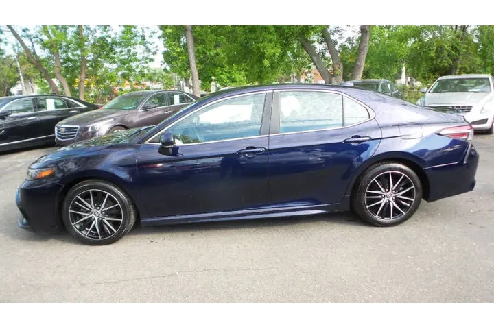 $19975 : 2022 Camry SE image 9
