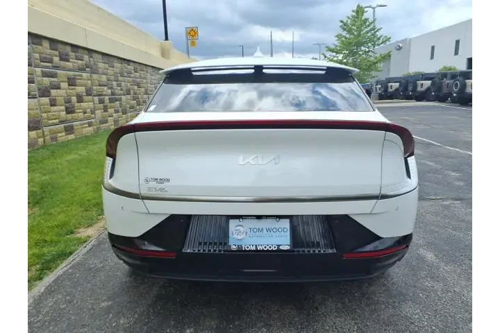 $26766 : Kia EV6 2024 AWD Wind 4dr Cr image 9