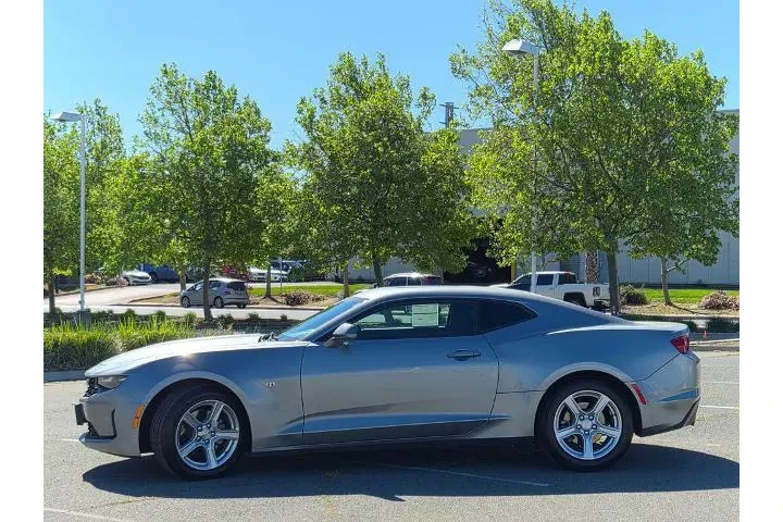 $24900 : Chevrolet Camaro 2023 LT 2dr image 7