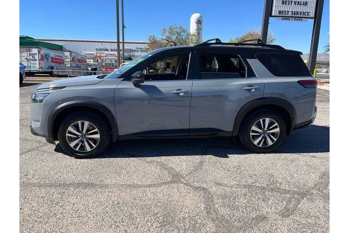 $32983 : Nissan Pathfinder 2023 SL 4d image 4