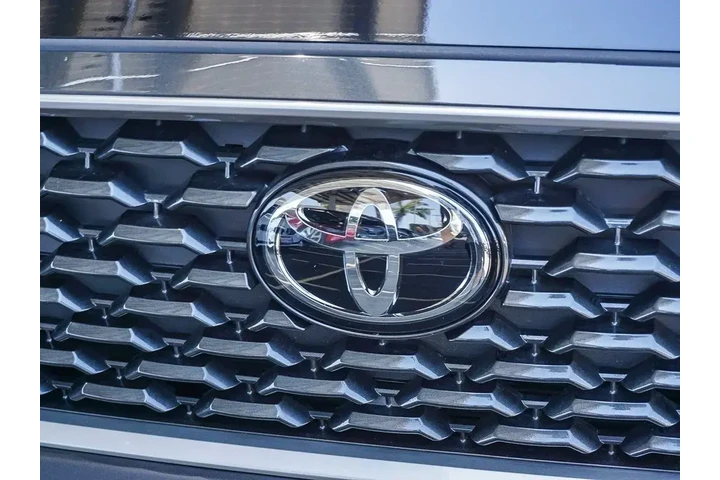 $27494 : Toyota Corolla Cross 2024 AW image 5