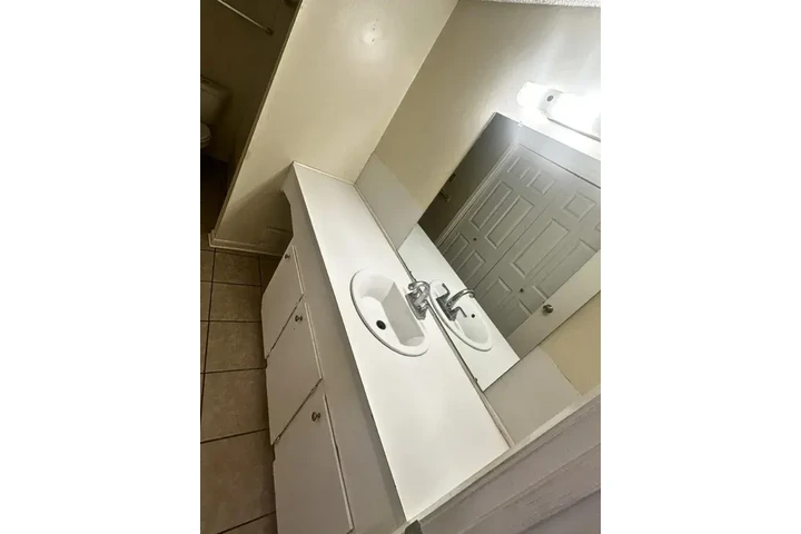 $1100 : Cozy 2-Bedroom and 1-Bathroom image 3