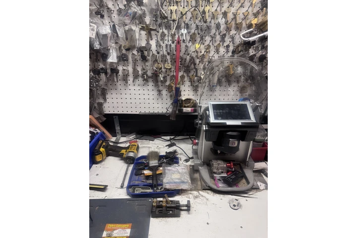 Locksmith,cerrajero. llaves. image 3