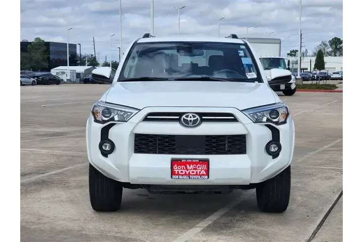 $29134 : Toyota 4Runner 2022 4x2 SR5 image 2